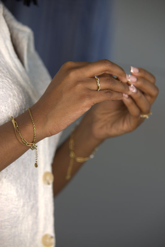 Lory Pearl Twine Ring